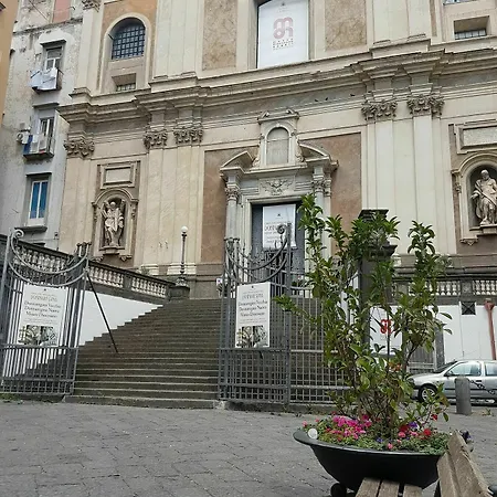 Sulle Spalle Della Regina * Naples